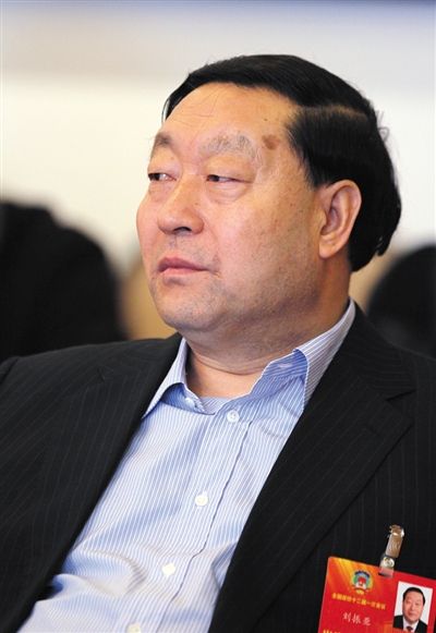 政協(xié)委員、國家電網(wǎng)公司董事長劉振亞說，原來其工資超過100萬，現(xiàn)在他是公司里降薪最多的。圖/CFP