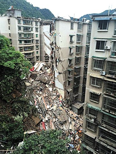  昨日，貴陽(yáng)市云巖區(qū)一棟9層居民樓垮塌，16人失聯(lián)。新華社發(fā)