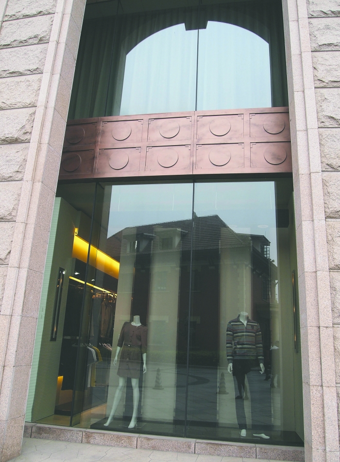 成都新東方千禧大酒店內(nèi)，曾銷售假冒LV產(chǎn)品的店鋪