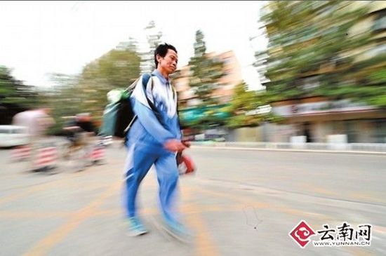 　“我是第四次來昆明了。”