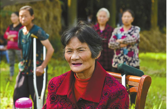 七旬老人狀告四子女，要求他們常回家看看