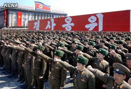 29日，平壤金日成廣場(chǎng)舉行軍民大會(huì)，對(duì)朝鮮人民軍最高司令部聲明表示支持。