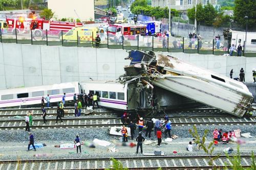 當(dāng)?shù)貢r(shí)間24日晚，西班牙一列火車在圣地亞哥-德孔波斯特拉附近脫軌，造成至少78人死亡、上百人受傷。