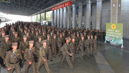 朝鮮人民軍連長級連政治指導(dǎo)員日前陸續(xù)抵達(dá)平壤。