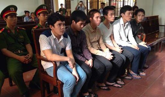 　12月3日，越南邊和市人民法院判處參與反華騷亂的6名罪犯1年至2年6個月不等的有期徒刑。