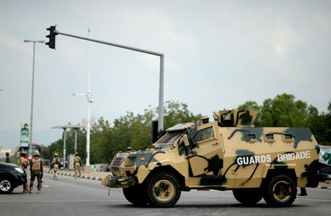 近日，尼軍警加強(qiáng)了對(duì)首都區(qū)的安保。 李涼 攝