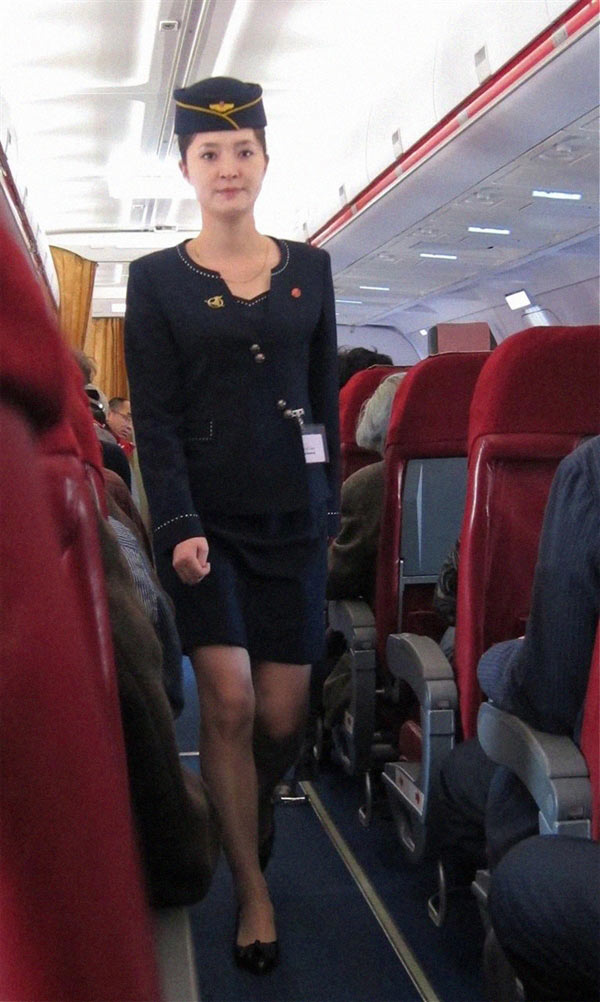 朝鮮領導人金正恩最近下令國營高麗航空的女空服員改穿比較短、比較緊的裙子。