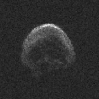 這顆彗星外形酷似骷髏頭，表面甚至可分出眼鼻。