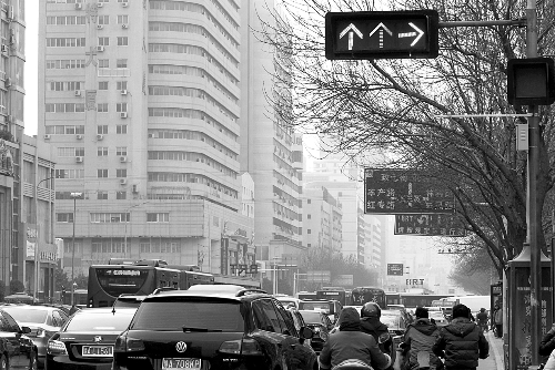 新交規(guī)“黃恐”引發(fā)擁堵？ 這個真的有！