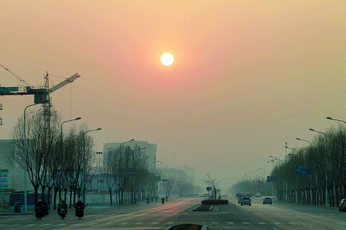 昨日天空放晴，雖然天還不是那么藍(lán)，但也給大家?guī)砗眯那椤? complete=