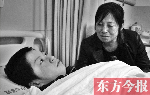15歲的兒子被毆打成重傷，巨額醫(yī)療費(fèi)成了曲新苗女士難以跨越的坎兒