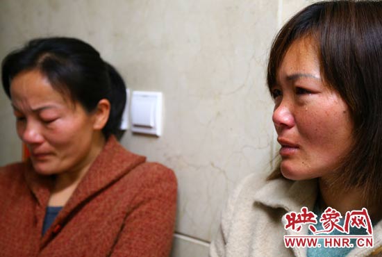 提及現(xiàn)狀，柴小快的女兒不住流淚。