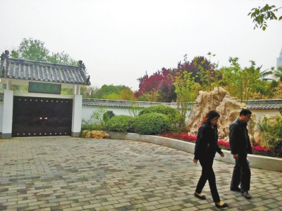 鄭州部分公園現(xiàn)“園中園” 常年閉門(mén)不納客引質(zhì)疑