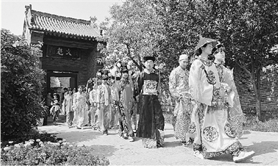 5月1日,大型實景劇《慈禧駕臨康百萬莊園》將在鞏義康百萬莊園首演。
