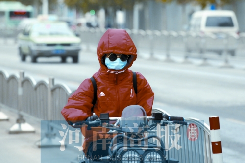 全副武裝，抵抗寒風(fēng)