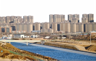 鄭州市西南角，南水北調(diào)渠旁新建的樓盤。