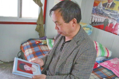 每次想起自己3歲小孫女的無辜離世，老高都深深地悔恨自己交友不慎