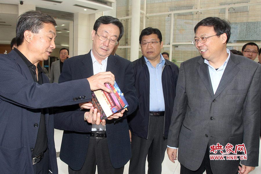 河南省委書記、省人大常委會(huì)主任郭庚茂視察河南電視臺(tái) 東方今報(bào)記者沈翔 劉棟杰/攝