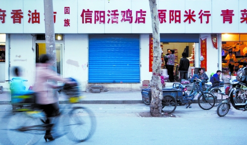 鄭州市一些活禽店紛紛關(guān)門，有人猜測(cè)，是受禽流感影響