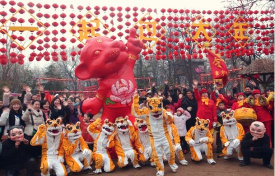 春滿商都逛廟會(huì) 龍馬精神過大年