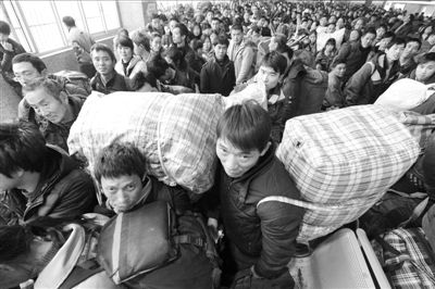 　　火車站人滿為患。新華社發(fā)