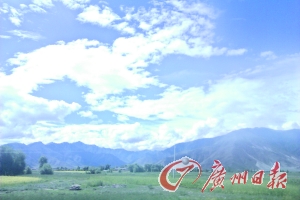 途中的大河煙波浩渺。
