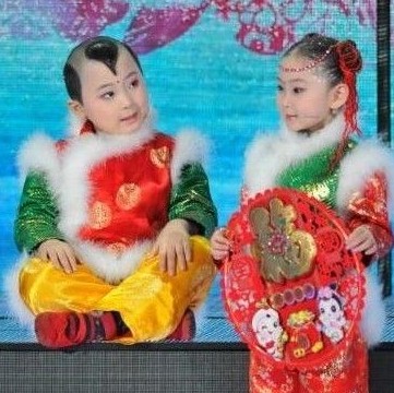 鄧鳴賀(左)在春晚上。