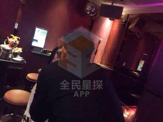 網(wǎng)絡(luò)曝光的田源激吻照，田源稱是角度問題
