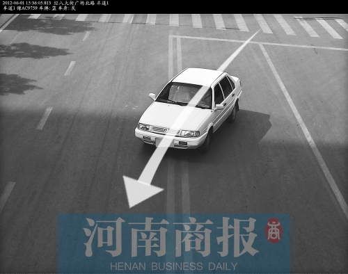 鄭州交巡警制作《非現(xiàn)場交通違法實(shí)例照片解析圖冊》