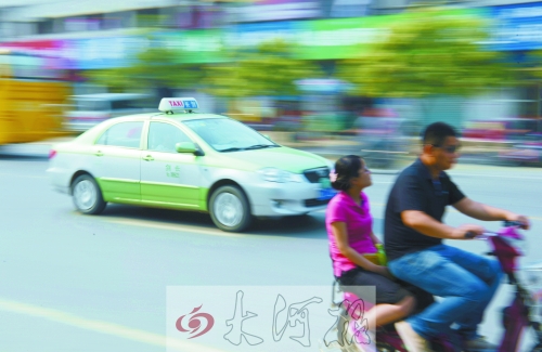 街頭的出租車數(shù)量,直接影響著市民出行。