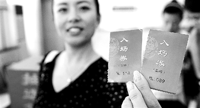 本報記者抽出的兩名消費者代表。