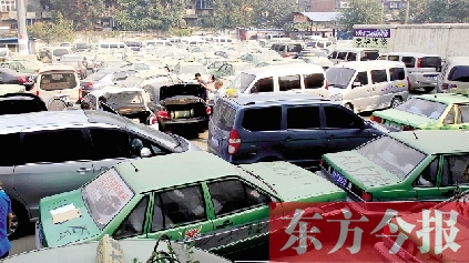 國慶期間，鄭州市客運(yùn)管理處查處的大批非法營運(yùn)車輛