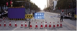 桐柏路西側(cè)，圍擋內(nèi)已經(jīng)不允許汽車通行。