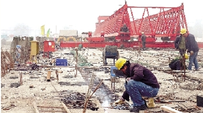 正在建設的鄭登快速通道跨南四環(huán)大橋。