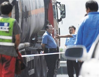 陜西“表哥”楊達才在車禍現(xiàn)場。資料圖