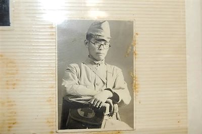 韓國媒體5月23日還公布了日本老兵松本正義當年在軍隊服役的圖片。