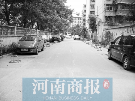 城市公共道路，成了很多人的“停車場(chǎng)” 記者 邱曉峰/攝