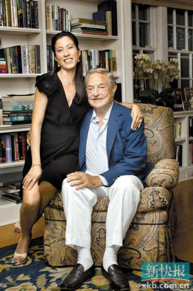 索羅斯及其未婚妻多美子。