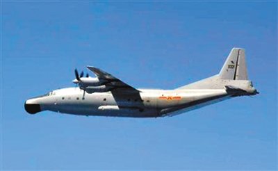 日方拍攝的飛越?jīng)_繩主島與宮古島之間的中國(guó)預(yù)警機(jī)。
