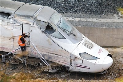 快速列車的車頭沒有受到太大損壞。
