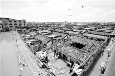 19日，廣東汕頭潮陽(yáng)區(qū)和平鎮(zhèn)出現(xiàn)水浸現(xiàn)象。連日來，廣東省汕頭市潮陽(yáng)區(qū)、潮南區(qū)普降暴雨。新華社發(fā)