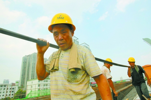農民工工作辛苦，權益理應有保障。