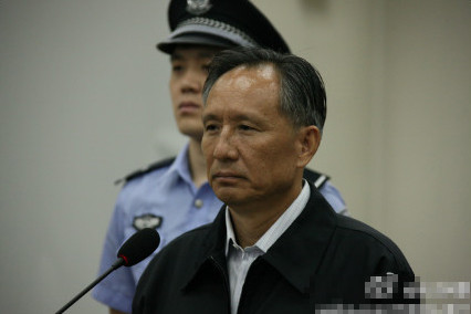 庭審現(xiàn)場的張曙光。