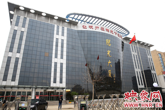 2011年4月，蘭考縣為民服務(wù)中心入住陽光大廈，目前，共有行政職能部門39個