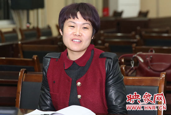 “焦裕祿式好干部”楊艷敏接受采訪。