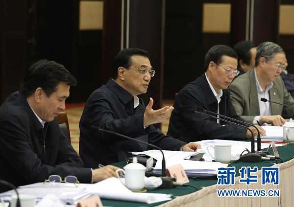 月28日，中共中央政治局常委、國務(wù)院總理李克強在重慶主持召開座談會