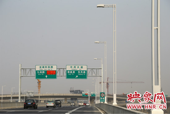 市民可通過(guò)北三環(huán)快速路高架橋直達(dá)東區(qū)。