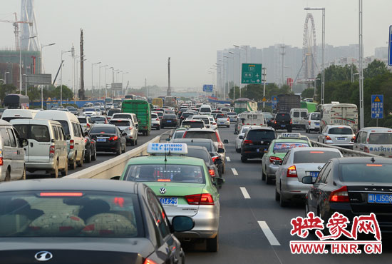 5月1日零時(shí)至3日24時(shí)，全省高速公路安全平穩(wěn)運(yùn)行，累計(jì)車流量440.53萬(wàn)輛。