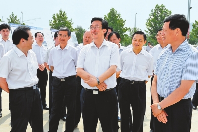 郭庚茂謝伏瞻等在鄭州航空港經(jīng)濟(jì)綜合實驗區(qū)調(diào)