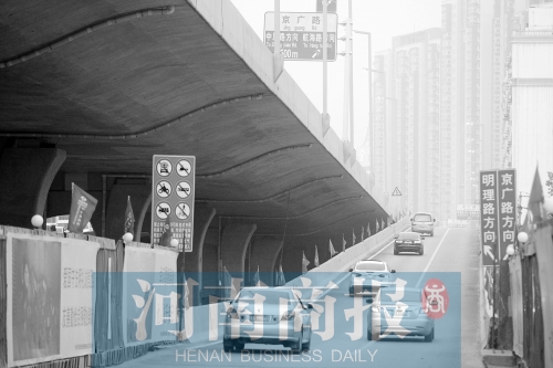 隴海路高架大學(xué)路南側(cè)西向東上橋匝道，后天就要封閉了